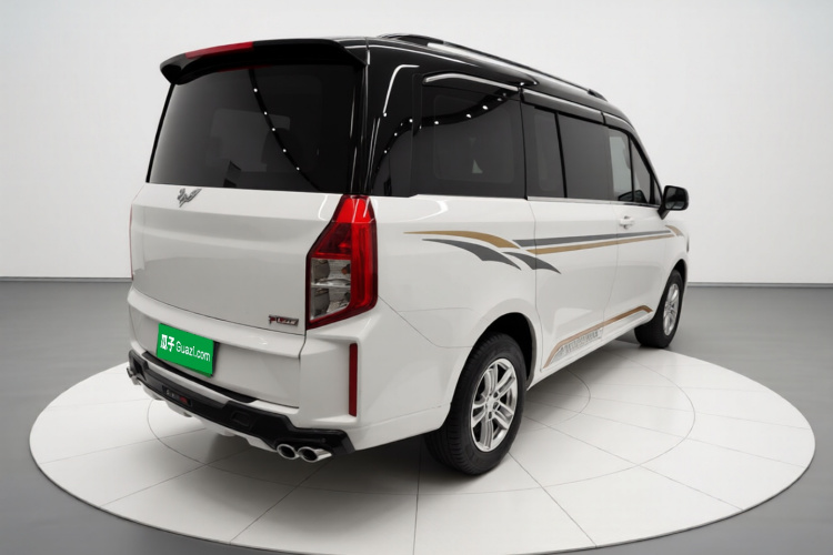 五菱汽车 五菱宏光PLUS 2019款 1.5T 手动舒适型 7座车身外观7