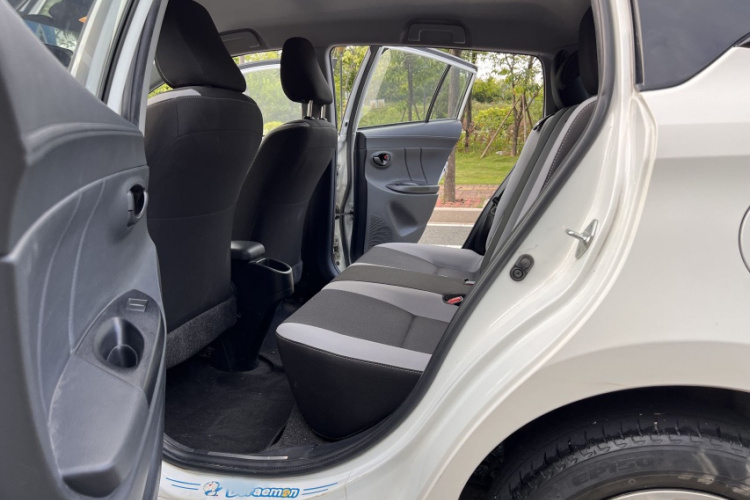 丰田 YARiS L 致炫 2021款 1.5L CVT领先版中控内饰7010