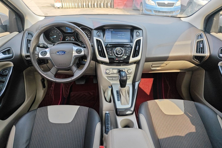 福特 福克斯 2012款 三厢 1.6L 自动风尚型中控内饰7002