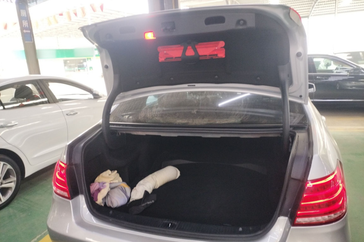 奔驰E级 2015款 E 200 L机舱底盘23