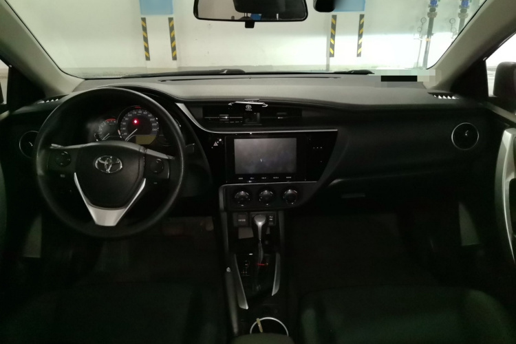 丰田 雷凌 2017款 改款 185T CVT精英版 国V中控内饰12