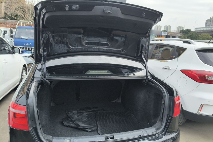 大众 朗逸 2013款 改款 1.4TSI 手动豪华版机舱底盘23