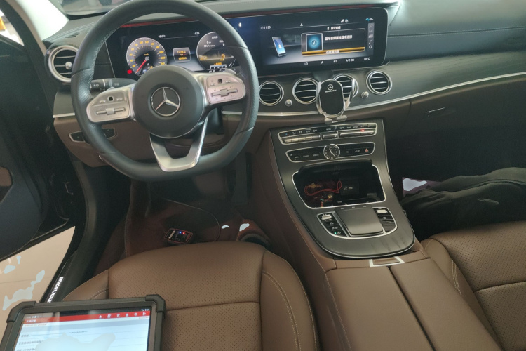 奔驰E级 2019款 改款 E 300 L 运动时尚型中控内饰12