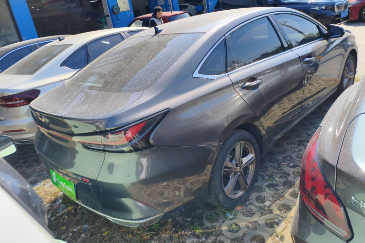 长安 锐程PLUS 2023款 1.5T DCT尊贵型车身外观7