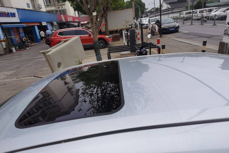 丰田 雷凌 2022款 双擎 1.8H E-CVT豪华版局部细节57