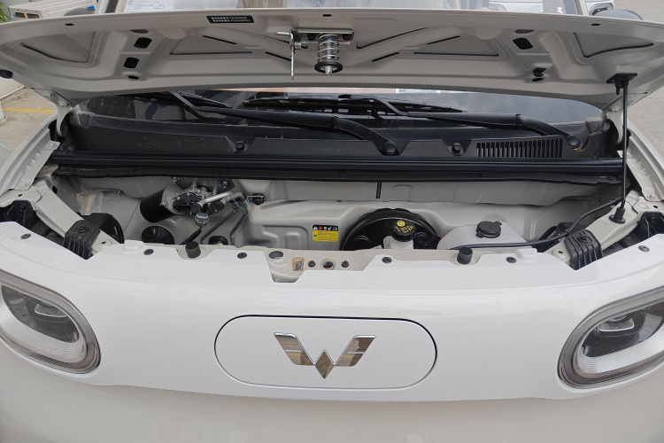 五菱汽车 宏光MINIEV 2024款 第三代 215km 青春版机舱底盘24