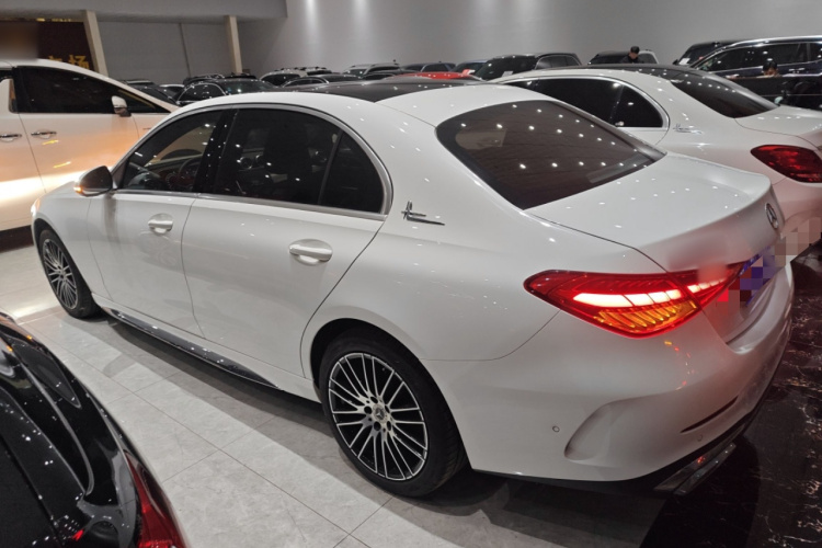 奔驰C级 2022款 C 260 L 运动版车身外观4