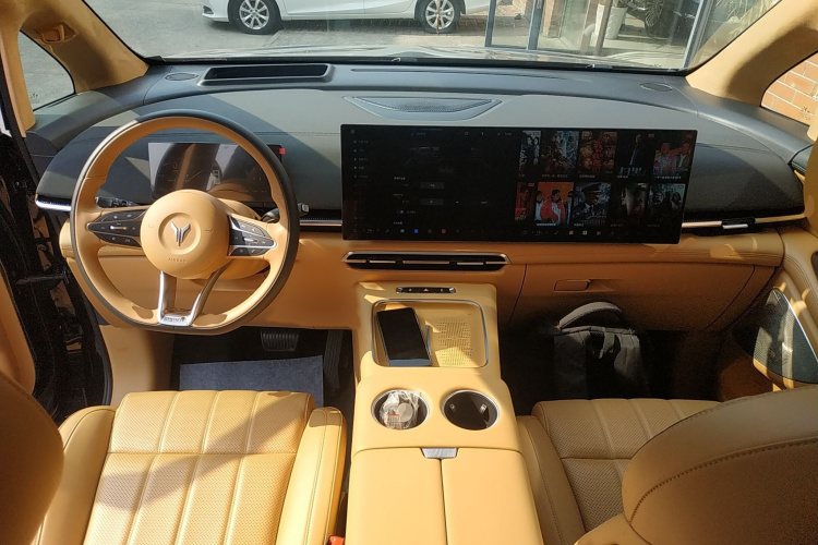 岚图汽车 岚图梦想家 2025款 PHEV 四驱旗舰鲲鹏版中控内饰7002