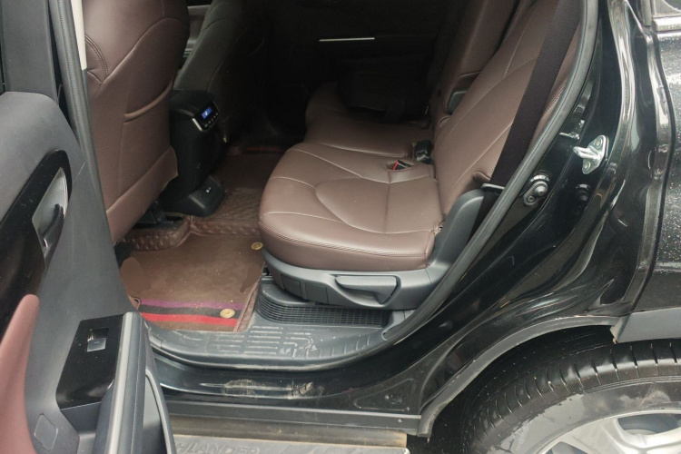 丰田 汉兰达 2023款 2.5L智能电混双擎两驱精英版 5座中控内饰21