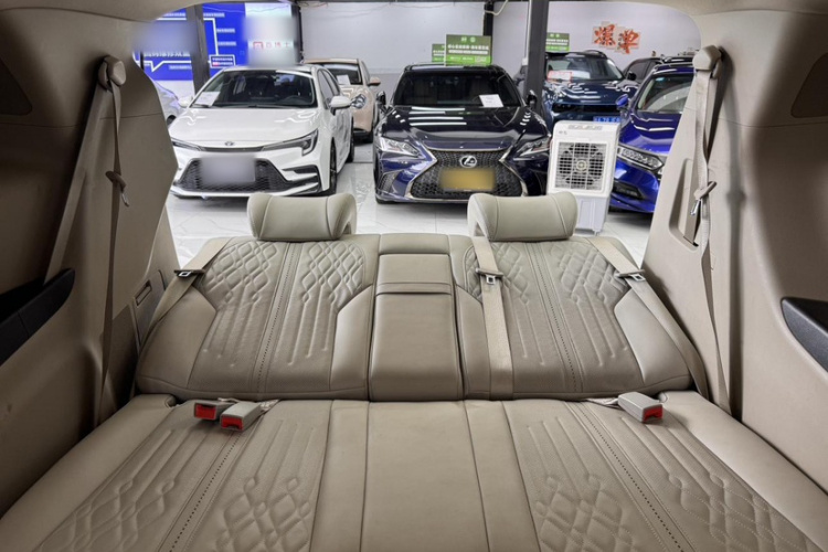 别克GL8 2018款 28T 尊贵型 国VI中控内饰7006