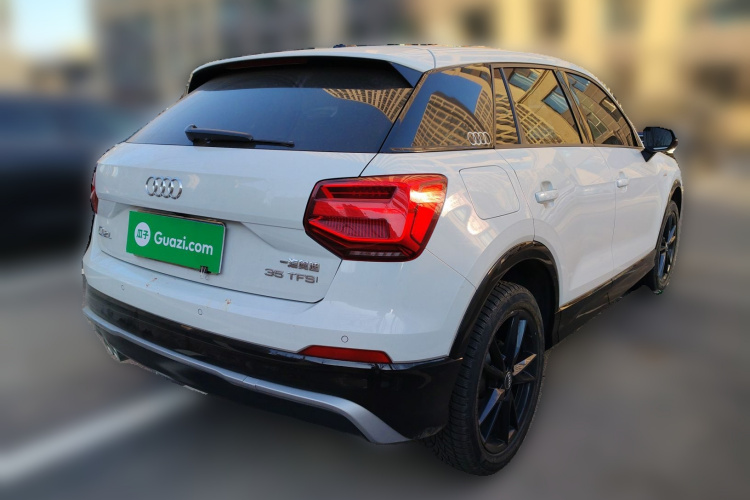 奥迪Q2L 2021款 35 TFSI 时尚动感型车身外观7