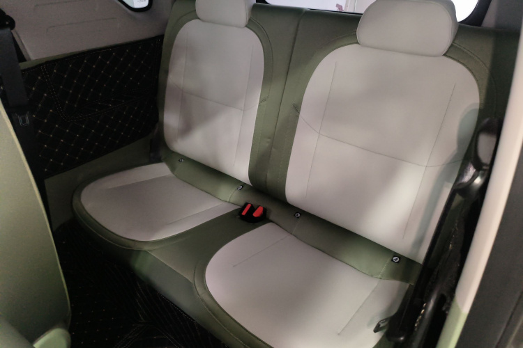 吉利银河 2025款 210km 熊猫骑士中控内饰7004