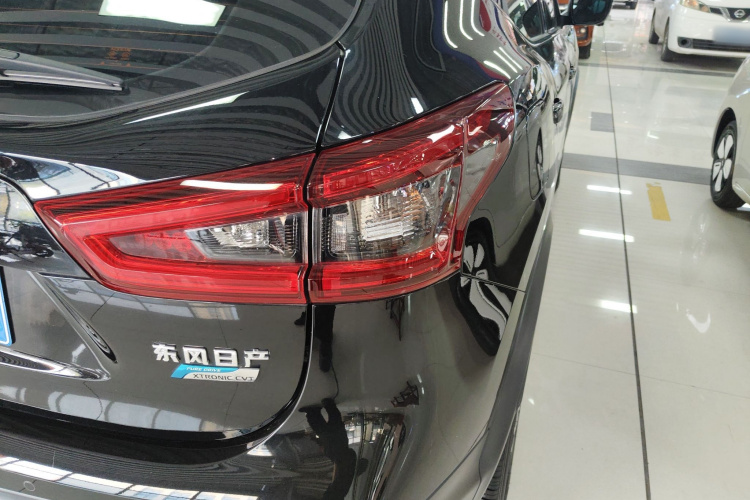 日产 逍客 2022款 2.0L CVT XV Prem豪华版车身外观9