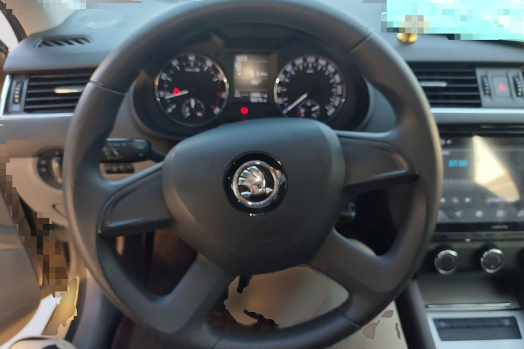 斯柯达 明锐 2015款 1.6L 手动逸杰版中控内饰13