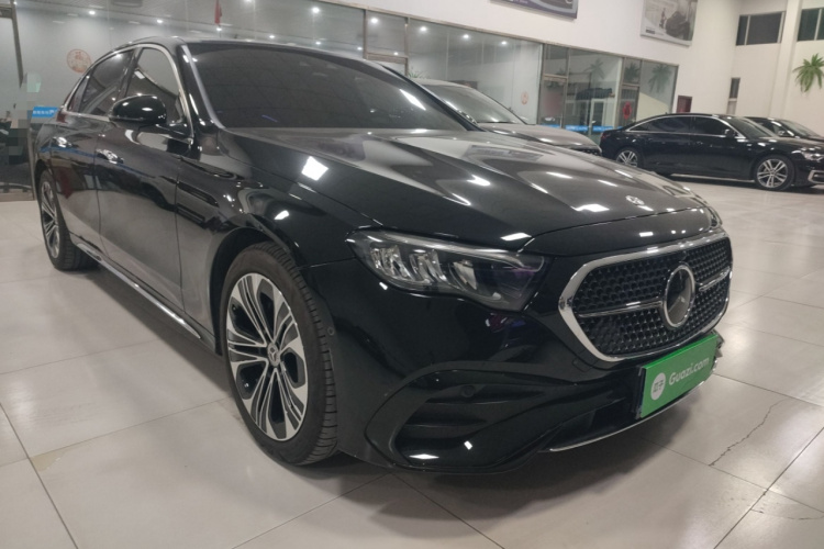 奔驰E级 2024款 改款 E 300 L 时尚运动型车身外观3