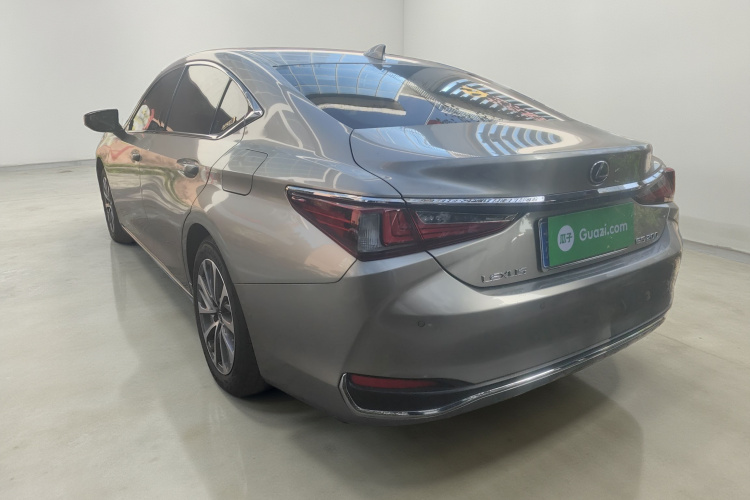 雷克萨斯ES 2024款 200 臻享版车身外观5