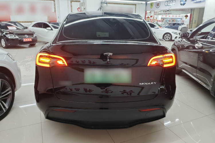 特斯拉 Model Y 2022款 改款 后轮驱动版车身外观6