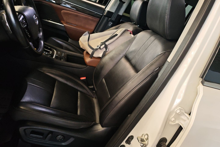 广汽传祺 传祺GS8 2017款 320T 两驱豪华智联版（七座）中控内饰19