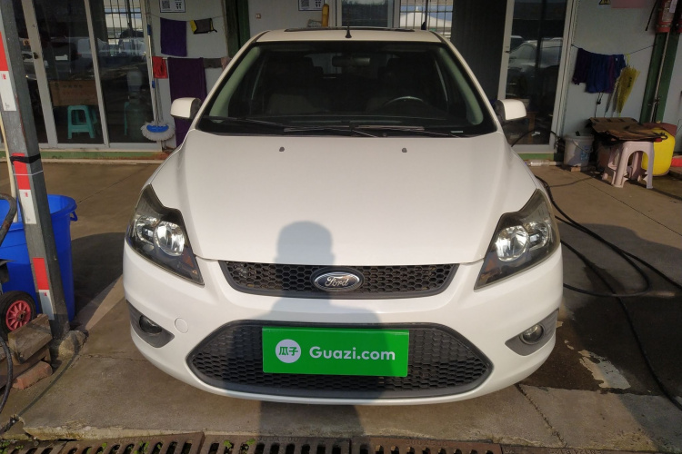 福特 福克斯 2013款 两厢经典 1.8L 自动百万纪念版车身外观2