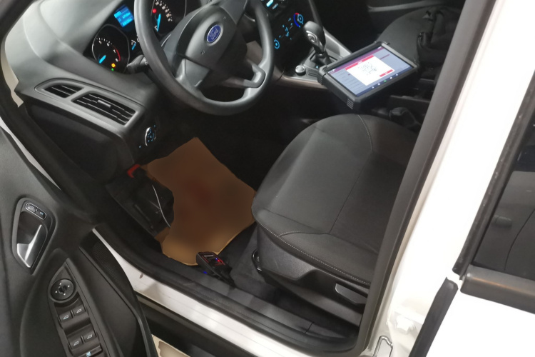 福特 福克斯 2017款 两厢 1.6L 自动舒适型智行版中控内饰19