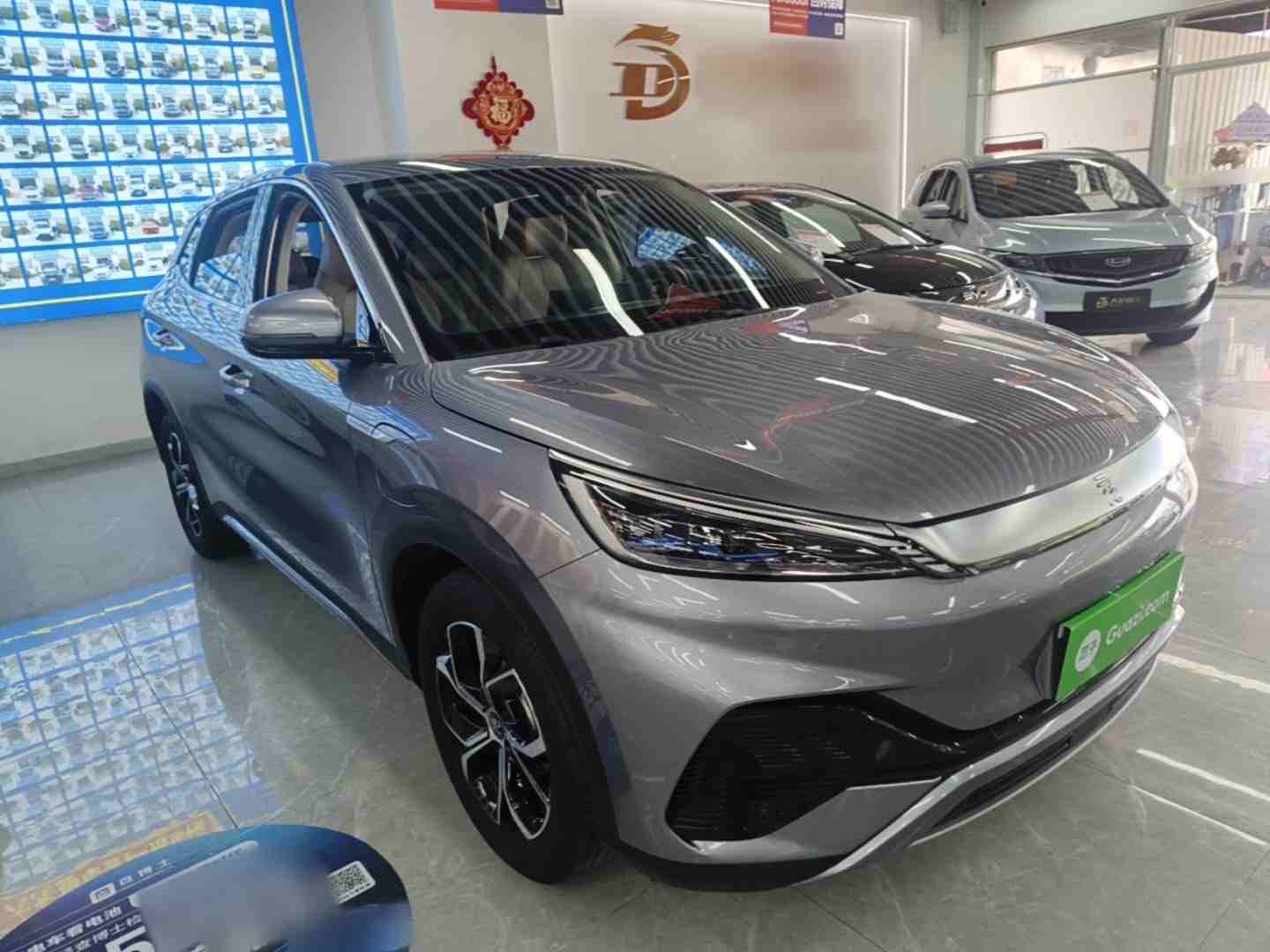 车辆右前45度视角展示