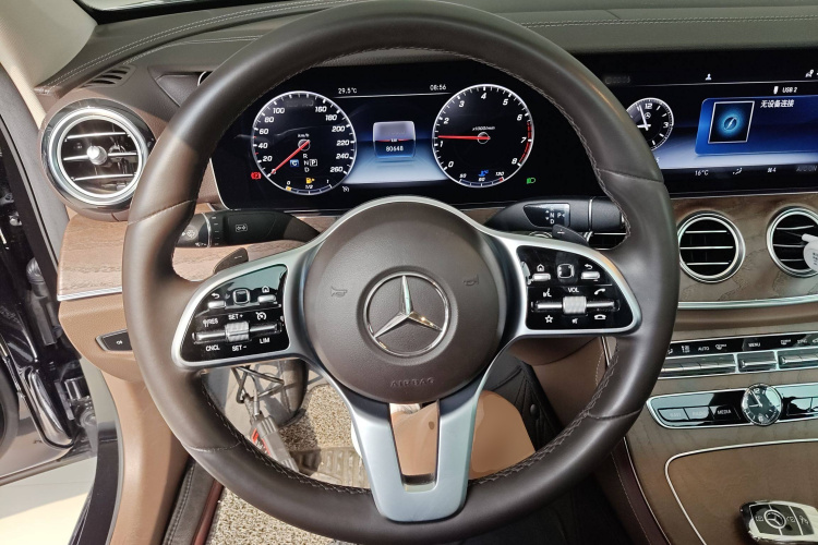 奔驰E级 2020款 改款 E 300 L 殊享版局部细节13
