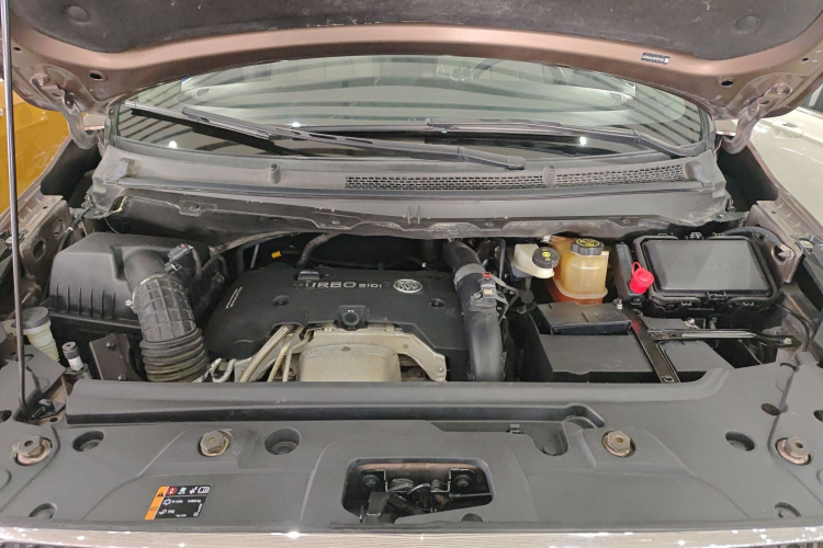 别克GL8 2018款 28T 尊贵型 国VI机舱底盘24