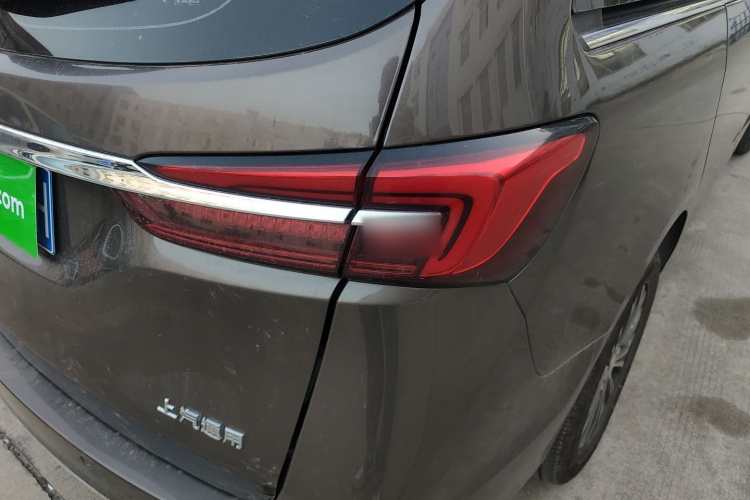 别克GL8 2021款 陆上公务舱 652T 舒适型车身外观9