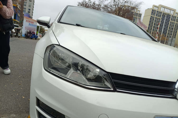 大众 高尔夫 2015款 1.4TSI 自动舒适型车身外观8
