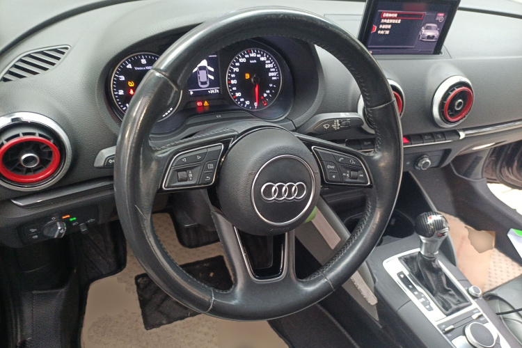 奥迪A3 2018款 30周年年型 Limousine 35 TFSI 时尚型局部细节13