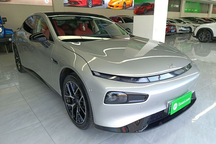 小鹏P7 2023款 P7i 702 Pro车身外观3