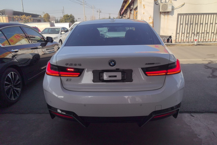 宝马i3 2024款 eDrive 40 L 曜夜套装车身外观6