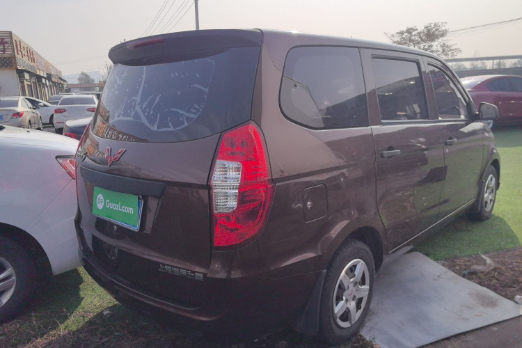 五菱汽车 五菱宏光 2015款 1.5L S 基本型国IV车身外观7