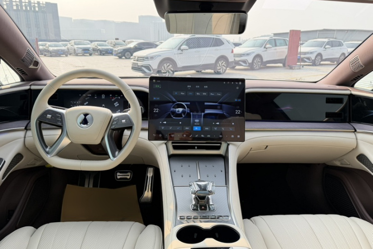 腾势Z9GT 2024款 1100四驱Max版中控内饰7004