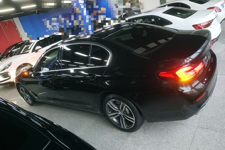 宝马5系 2023款 530Li 领先型 豪华套装车身外观6003