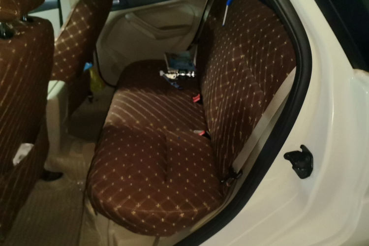 福特 福克斯 2013款 三厢经典 1.8L 手动百万纪念版中控内饰21