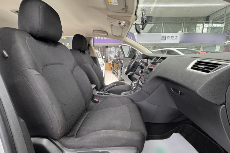 DS 5LS 2014款 1.8L 自动舒适版VTi140局部细节41