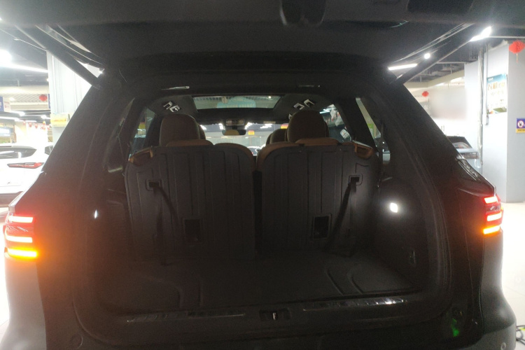 理想汽车 理想ONE 2021款 增程6座版机舱底盘23