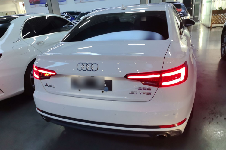 奥迪A4L 2018款 30周年年型 40 TFSI 时尚型车身外观6