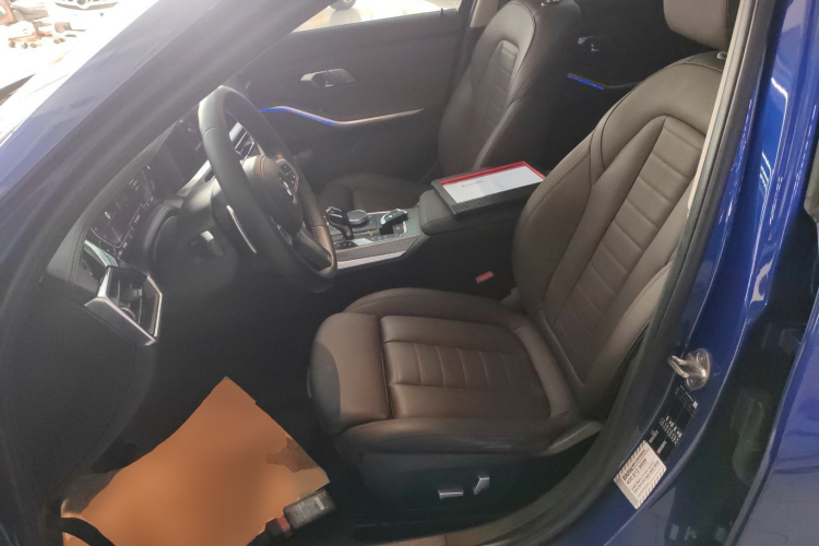 宝马3系 2020款 325i M运动曜夜套装中控内饰19