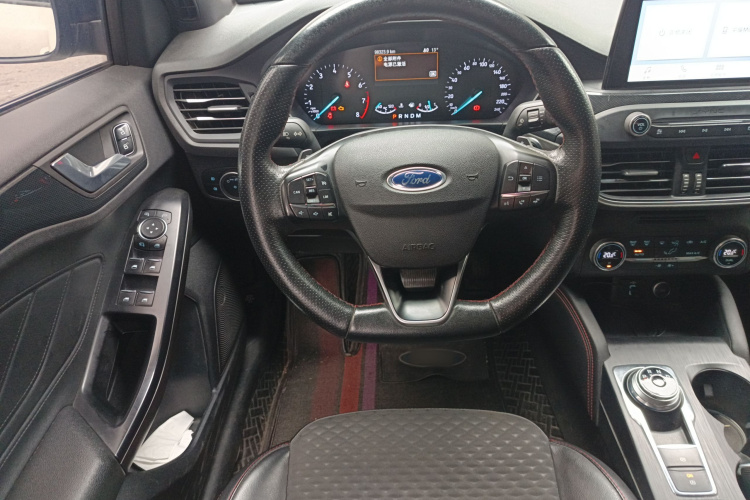 福特 福克斯 2020款 三厢 EcoBoost 180 自动ST Line中控内饰13