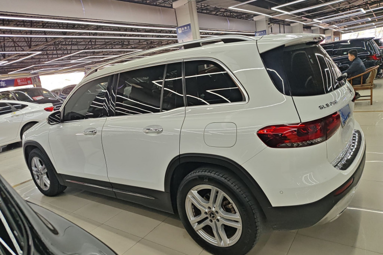 奔驰GLB 2020款 改款 GLB 200 动感型车身外观4