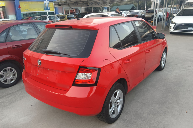 斯柯达 晶锐 2017款 1.4L 手动车享版车身外观6005