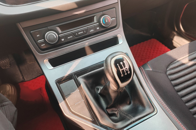 吉利汽车 帝豪 2018款 1.5L 手动向上互联版中控内饰7003