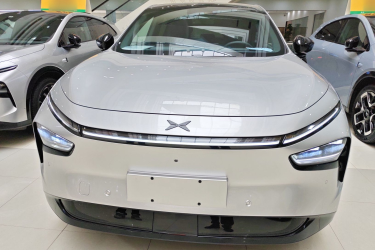 小鹏G7 2025款 702 超长续航 Max车身外观2