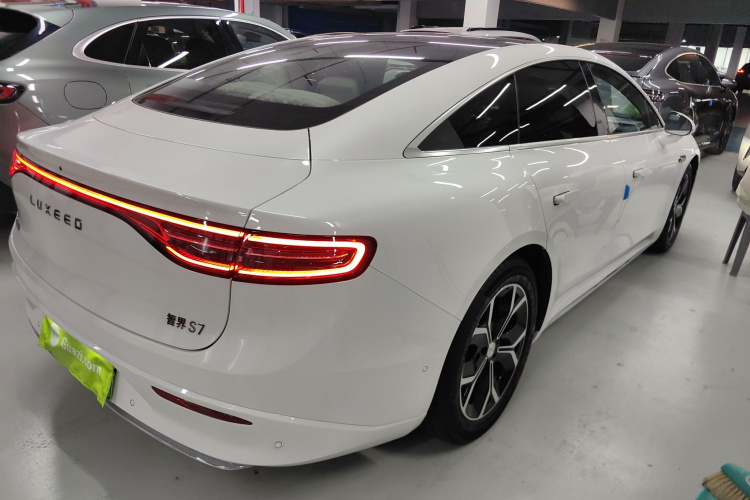 鸿蒙智行 智界S7 2025款 855km Max车身外观6005