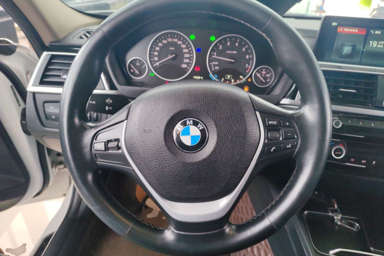 宝马3系 2019款 320Li 时尚型中控内饰13