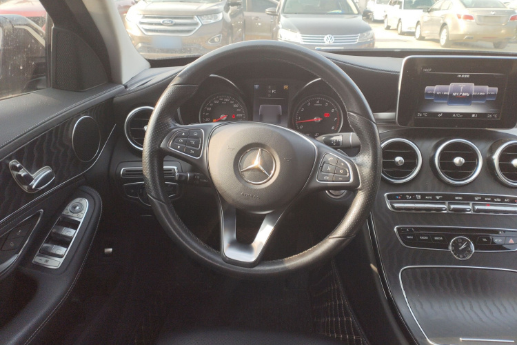 奔驰C级 2017款 C 180 L 运动版中控内饰13