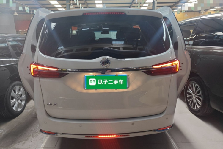 别克GL8 2023款 改款 陆上公务舱 豪华型车身外观6004