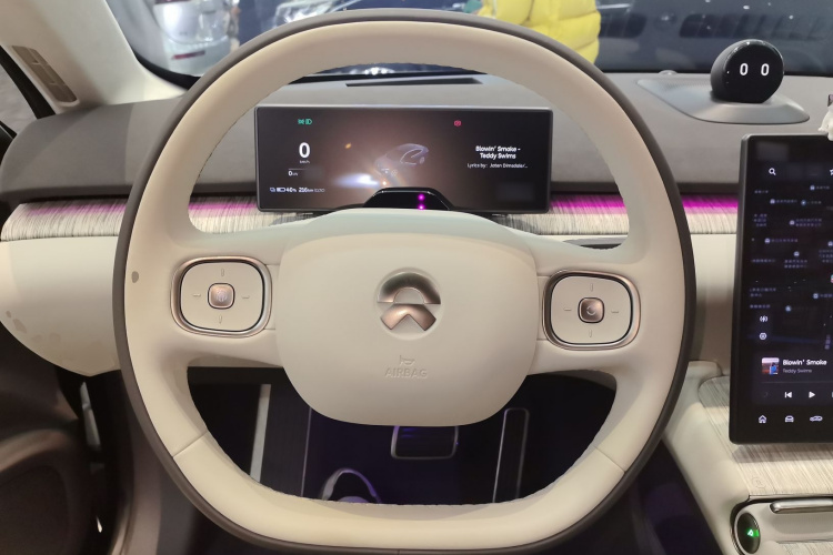 蔚来ET7 2023款 75kWh中控内饰13